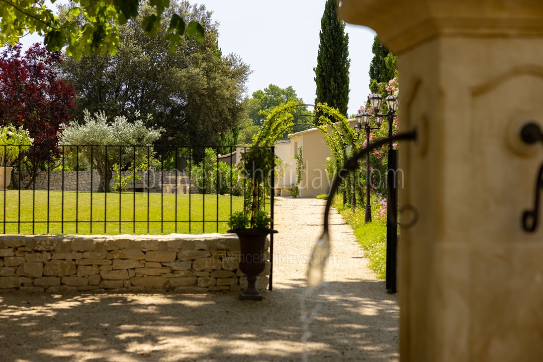 21 - La Bastide Lavande: Villa: Exterior