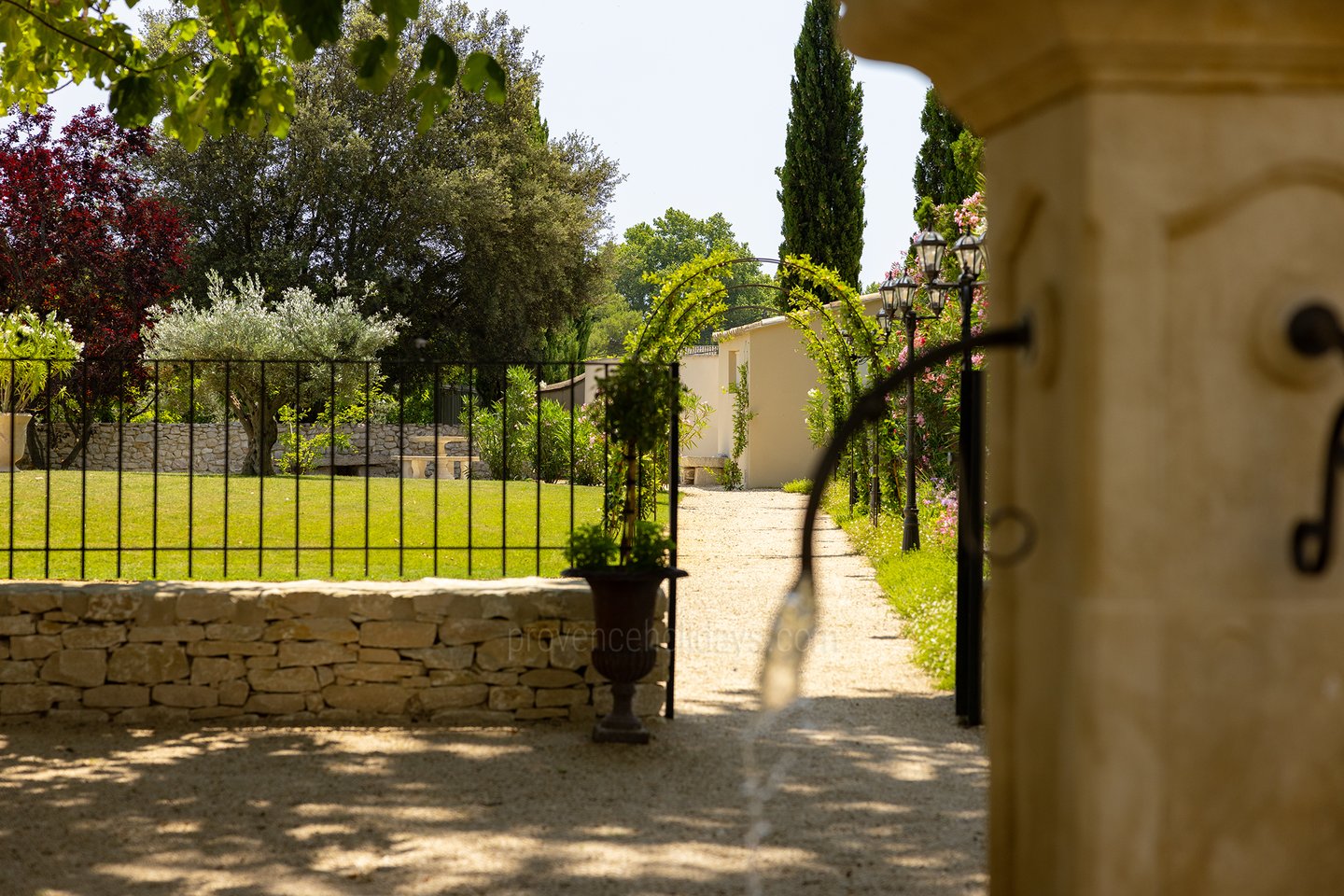 19 - La Bastide Lavande: Villa: Exterior