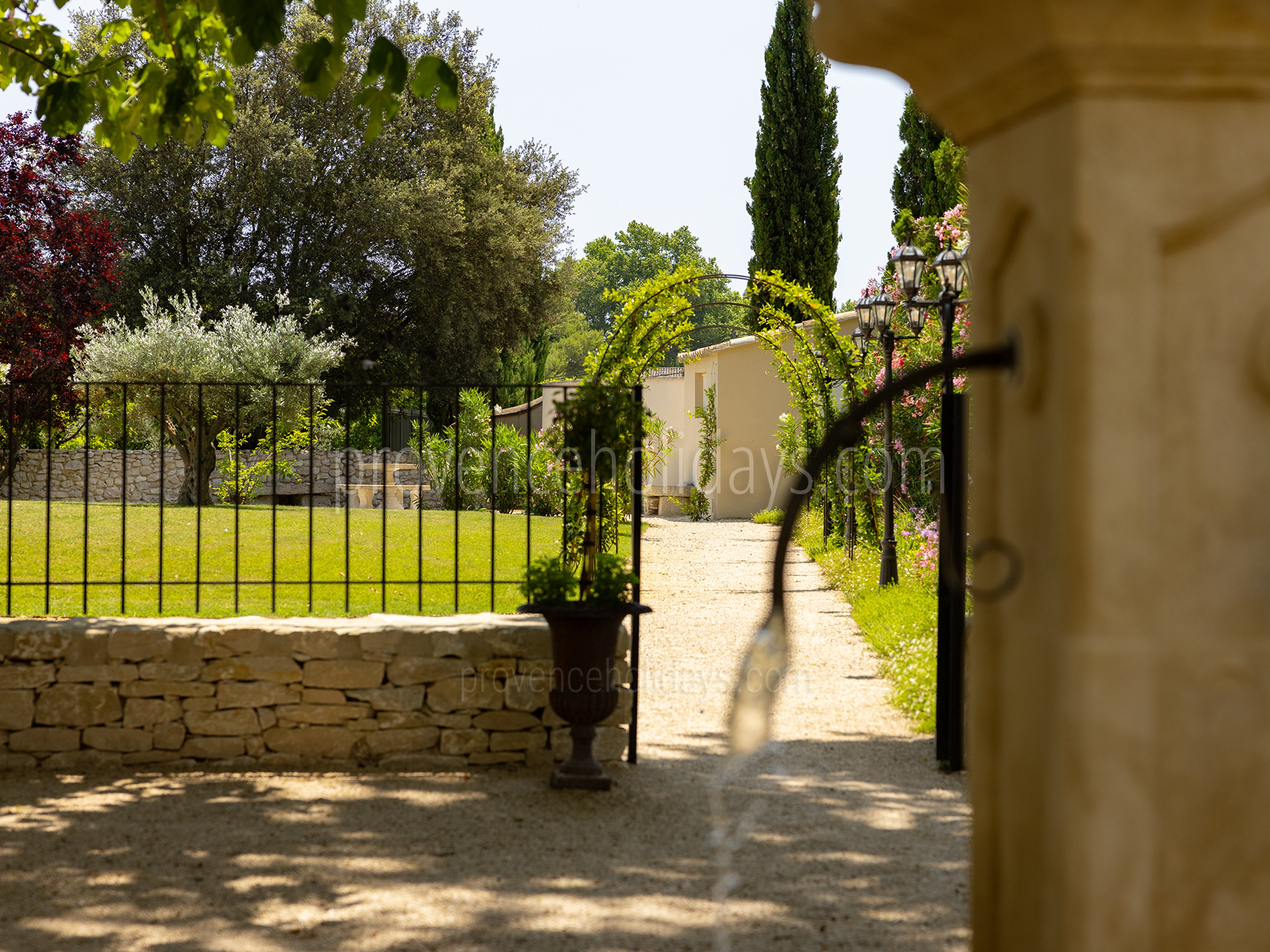 21 - La Bastide Lavande: Villa: Exterior