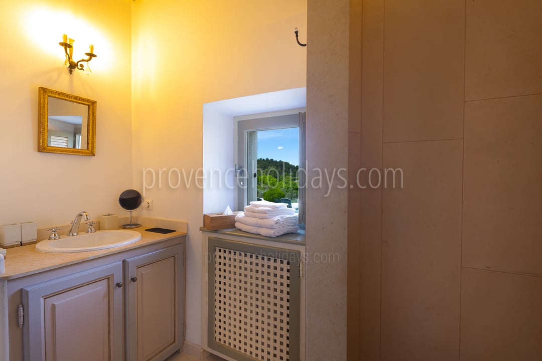 29 - Mas Trigaud: Villa: Bathroom