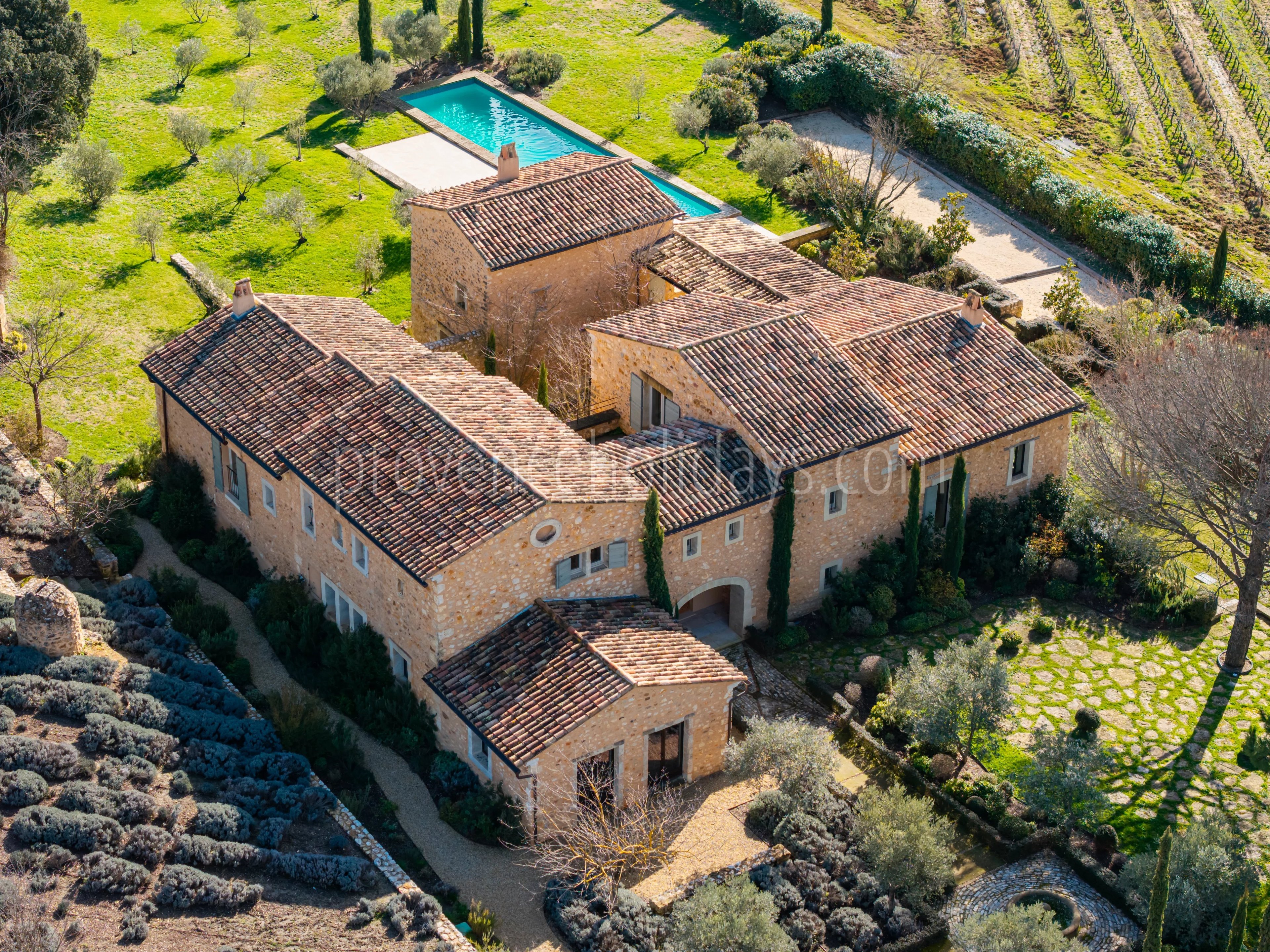 2 - Provençal residence in Bonnieux: Villa: Exterior