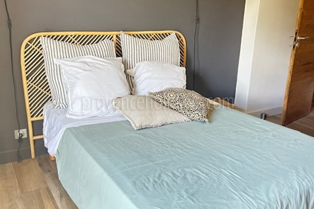 3 - Le Mas Provençal: Villa: Bedroom