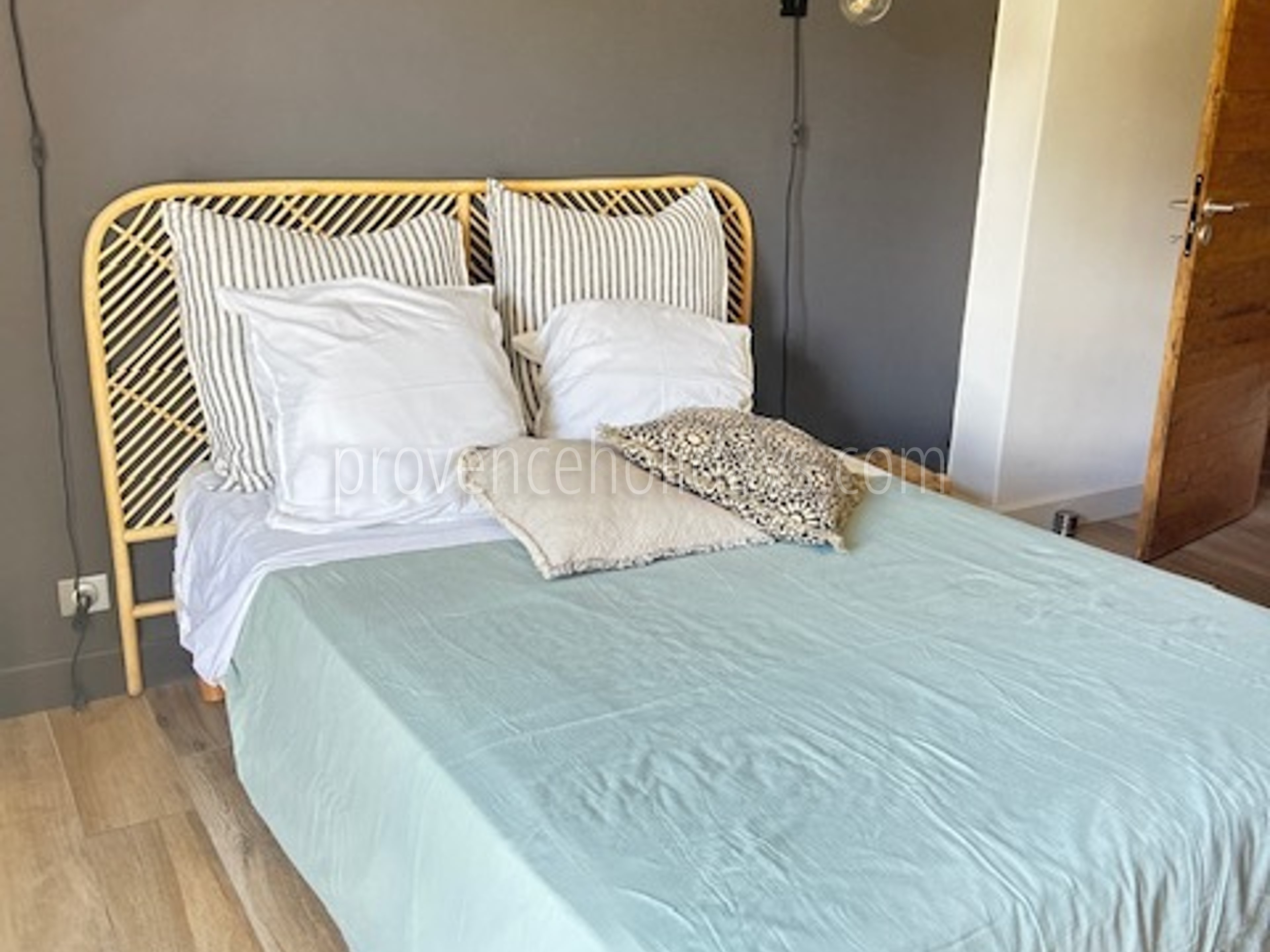 3 - Le Mas Provençal: Villa: Bedroom