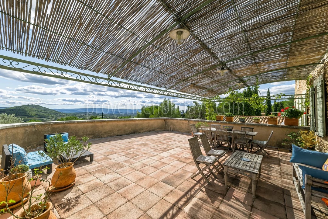 5 - Stone farmhouse in Saint-Saturnin-lès-Apt: Villa: Exterior