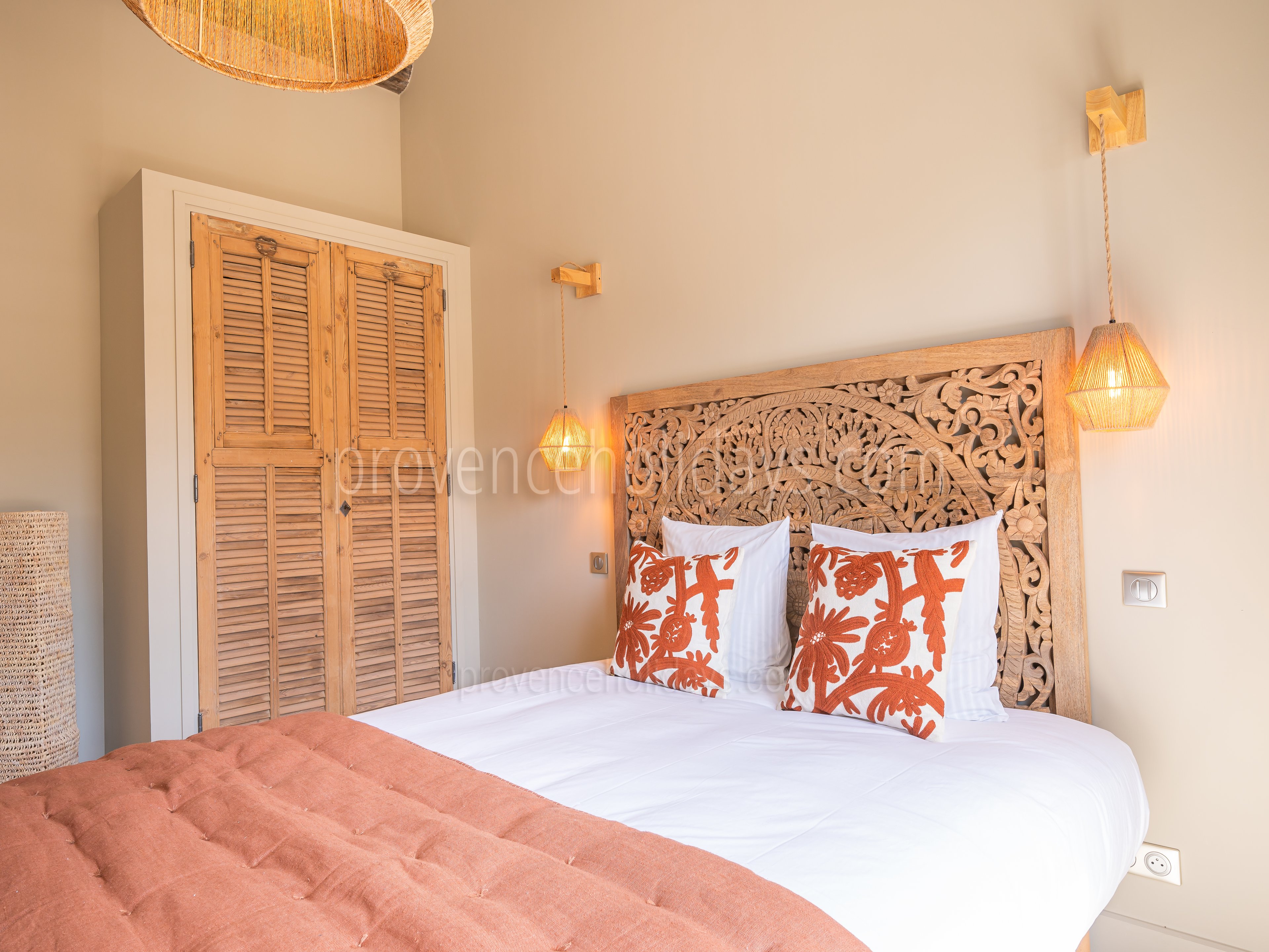 28 - Mas Lucie: Villa: Bedroom