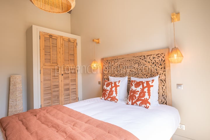 28 - Mas Lucie: Villa: Bedroom