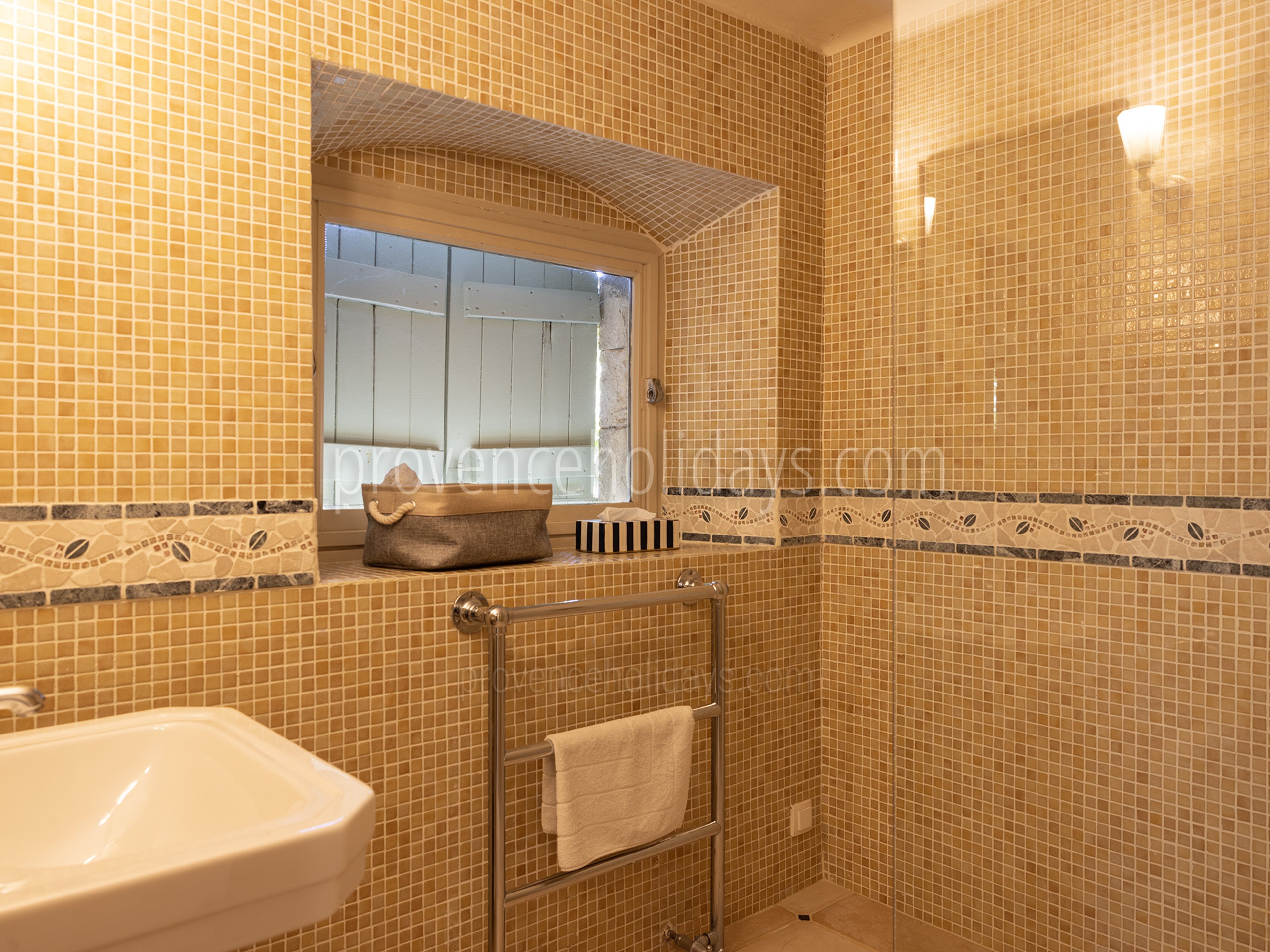 37 - Mas de Saint-Hilaire: Villa: Bathroom