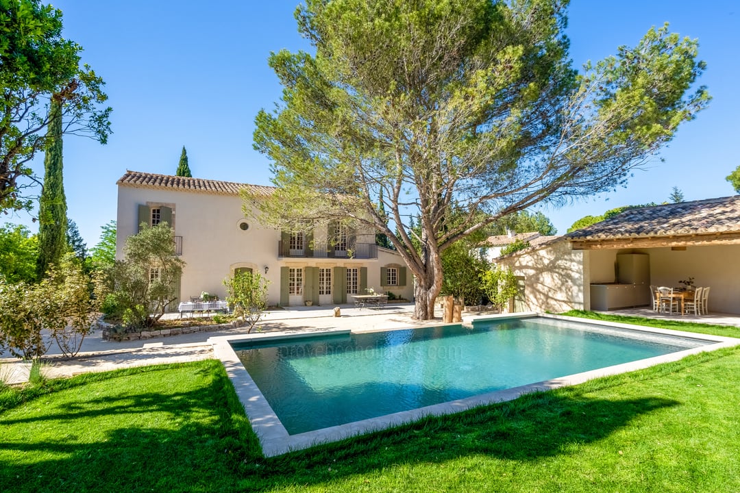 Bauernhaus mit beheiztem Pool in Fontvieille