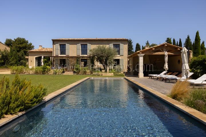 Villa avec piscine chauffée de 16 mètres au Paradou