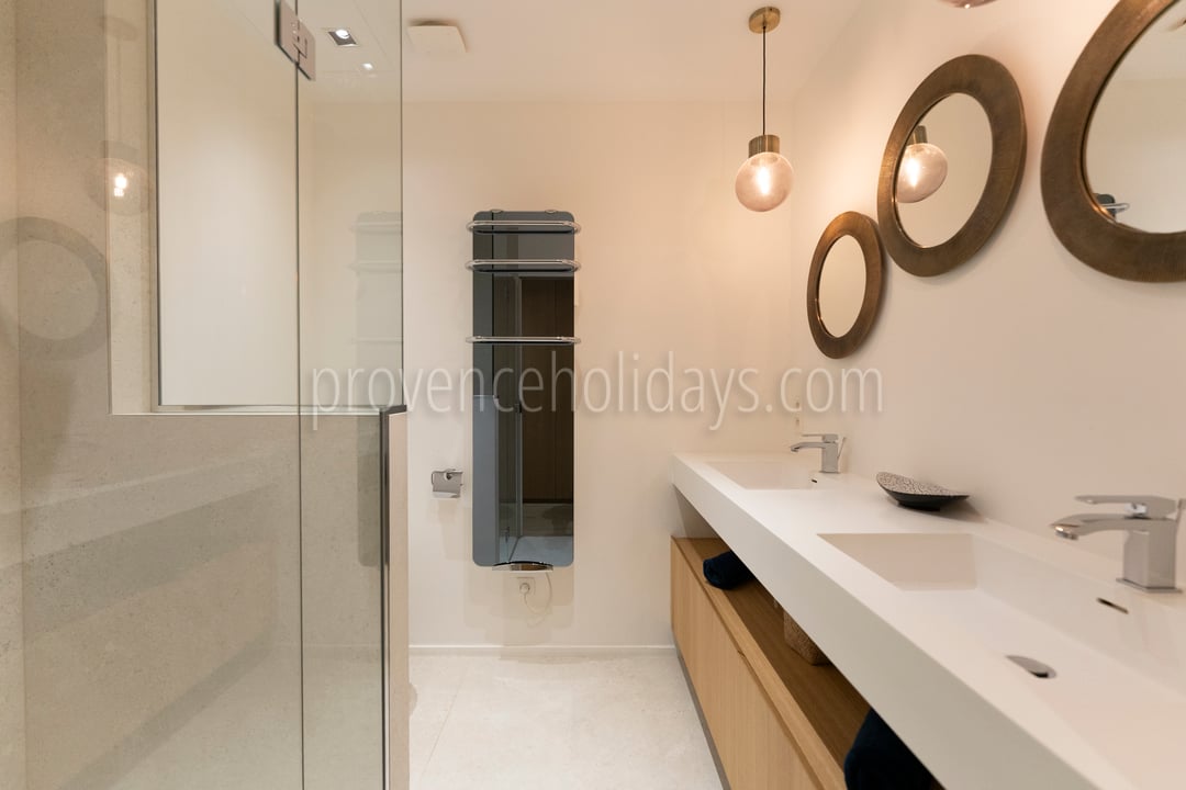 6 - Villa Lucia: Villa: Bathroom