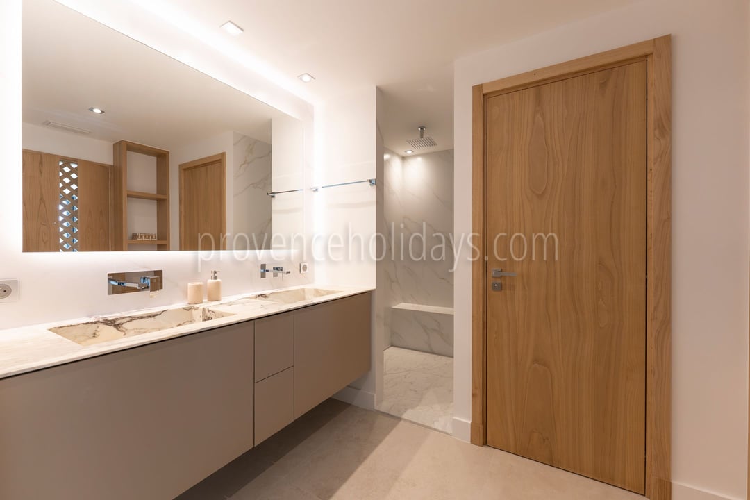 11 - Villa Coco: Villa: Bathroom