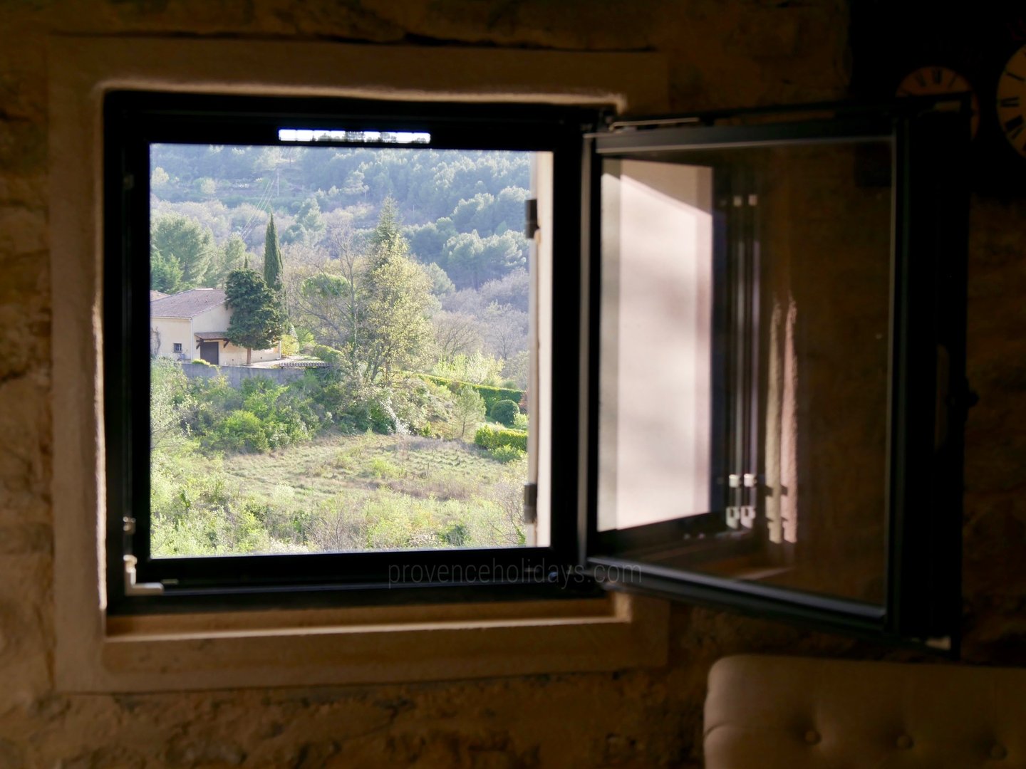 26 - La Roque sur Pernes: Villa: Exterior - View Bedroom 1 - Annex