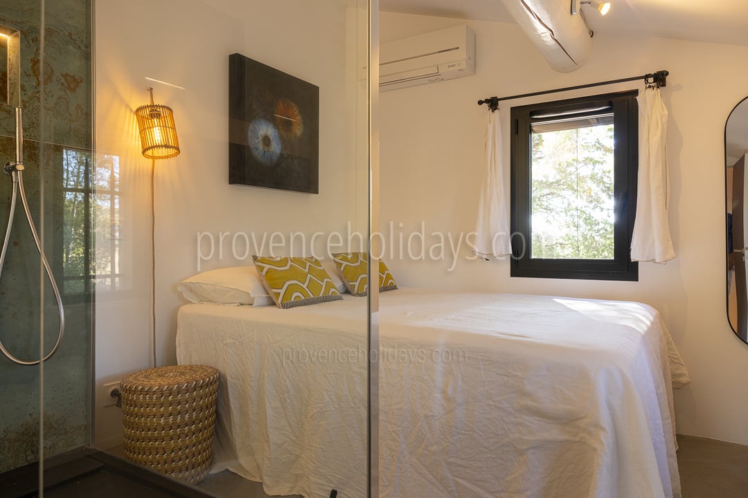 21 - Mas du Rosier: Villa: Bedroom