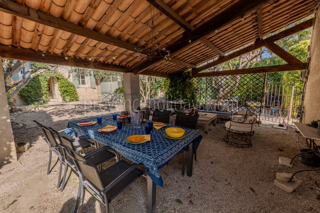 8 - Hotel particulier dans le centre de Mazan: Villa: Exterior