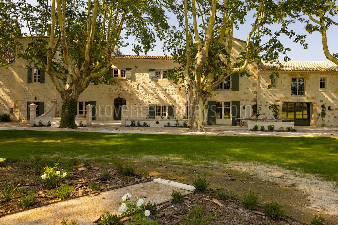 20 - Bastide Mouriès: Villa: Exterior