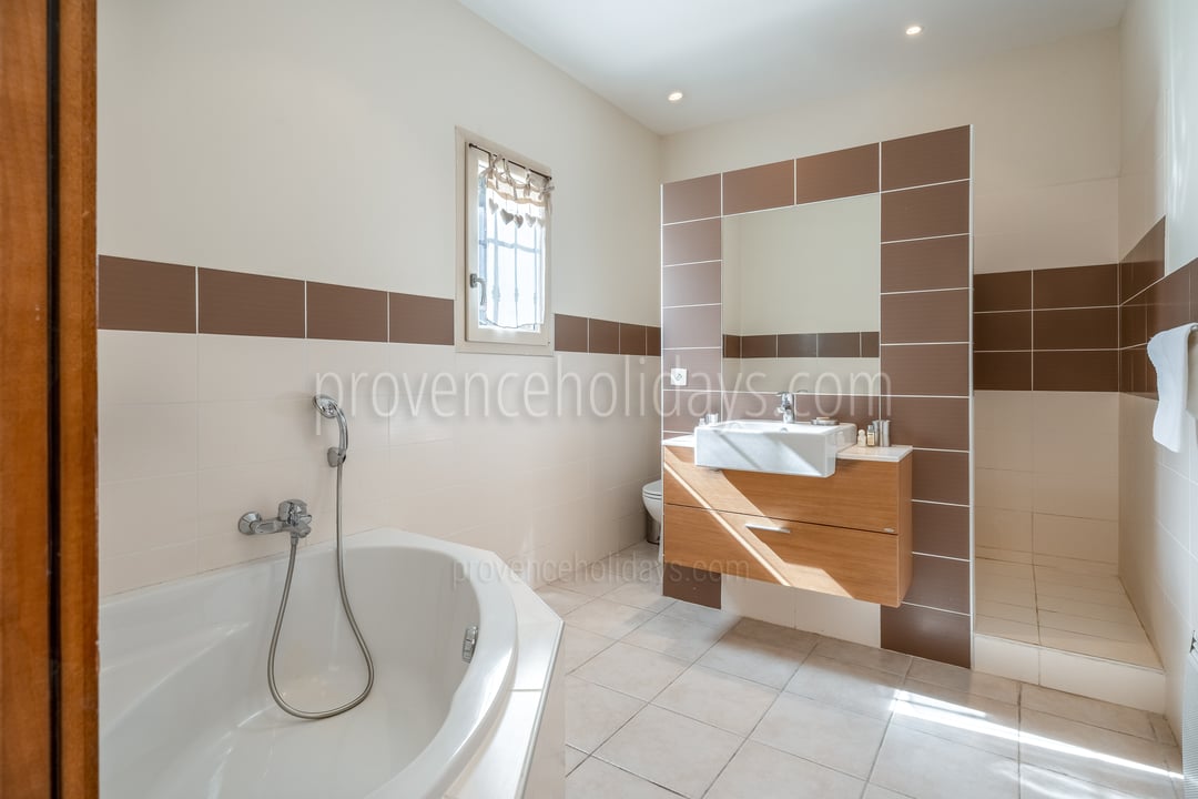 25 - Chez Marie Therèse: Villa: Bathroom