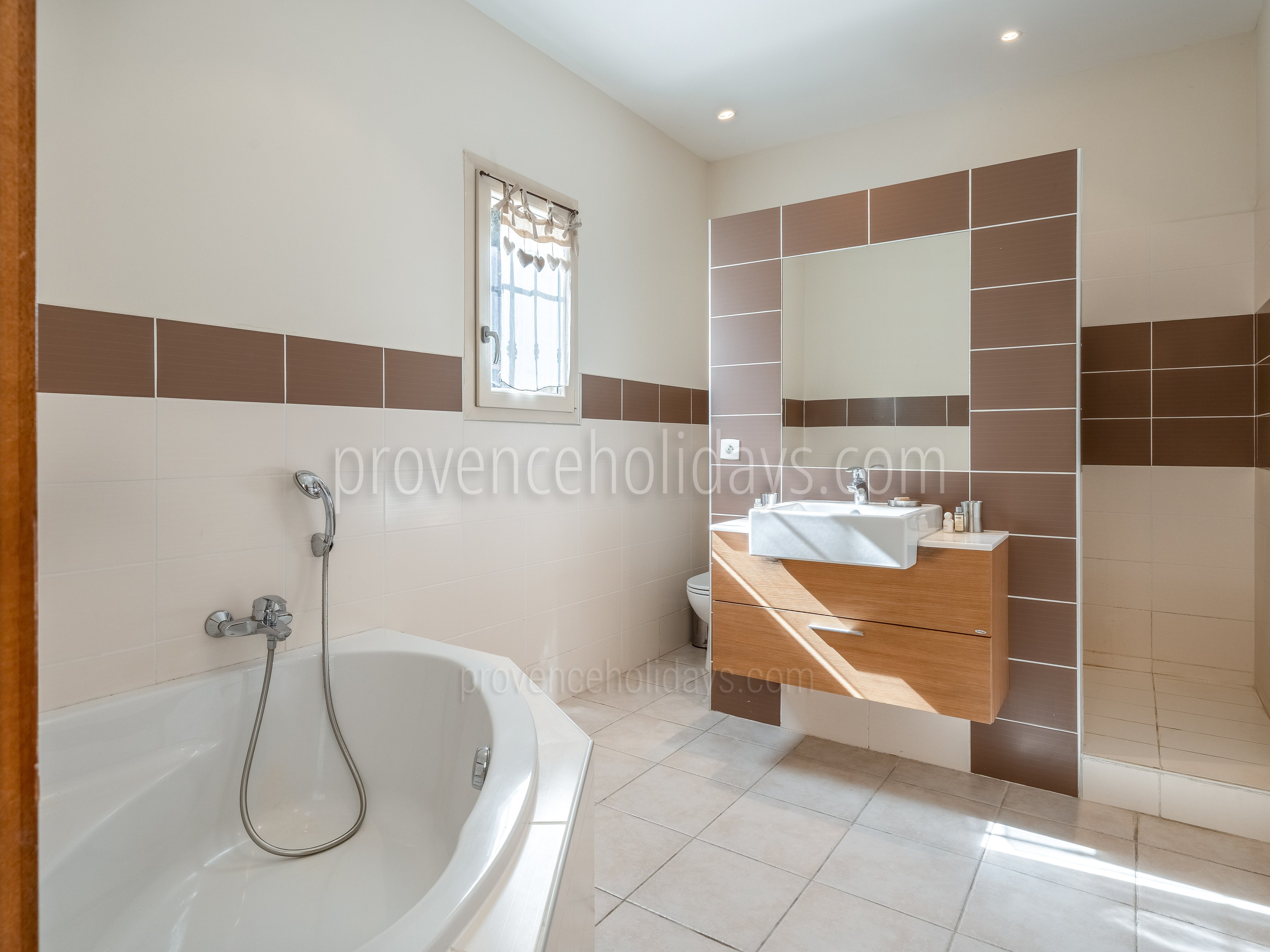 25 - Chez Marie Therèse: Villa: Bathroom