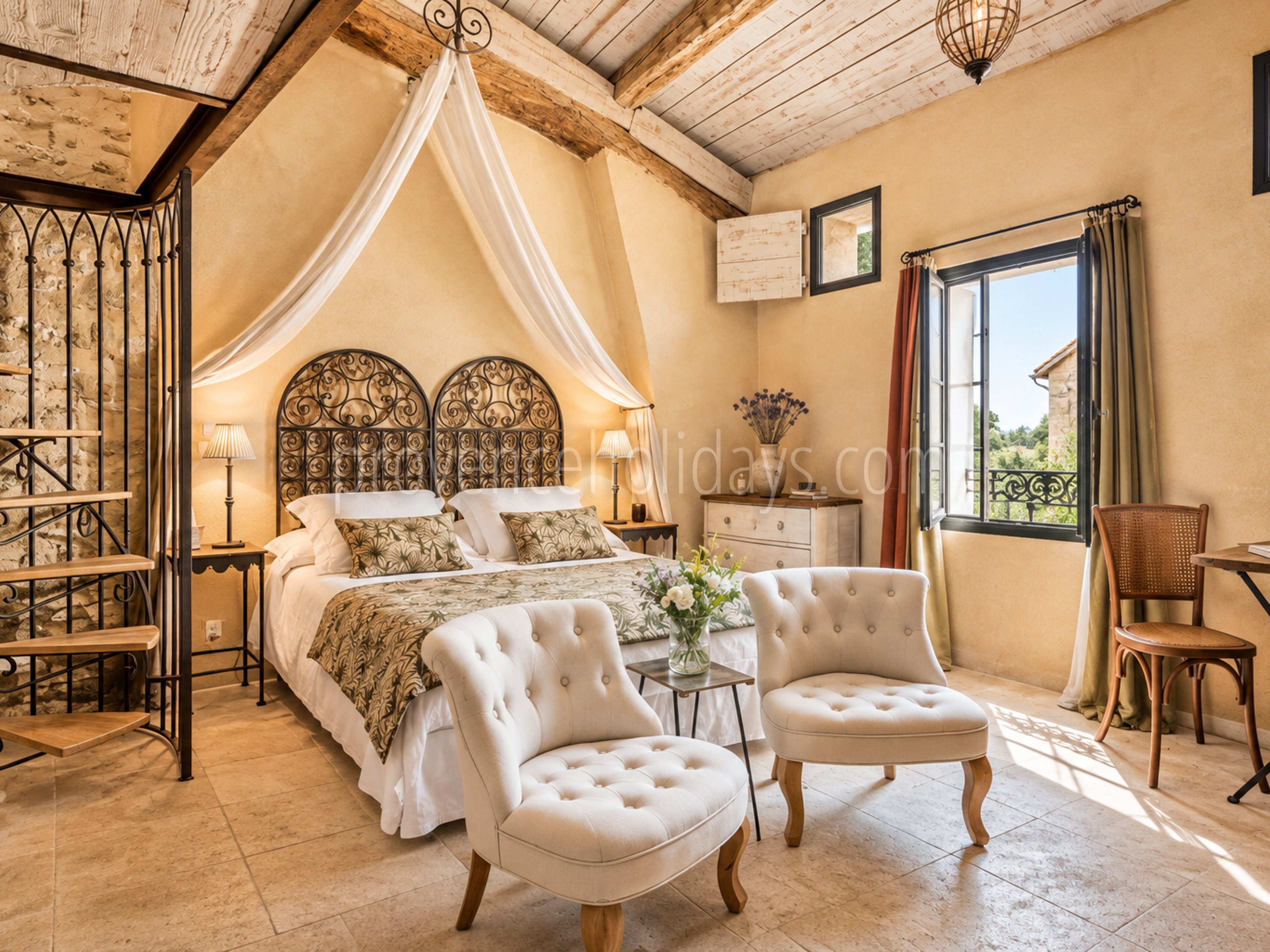 28 - Mas de Beaumes: Villa: Bedroom