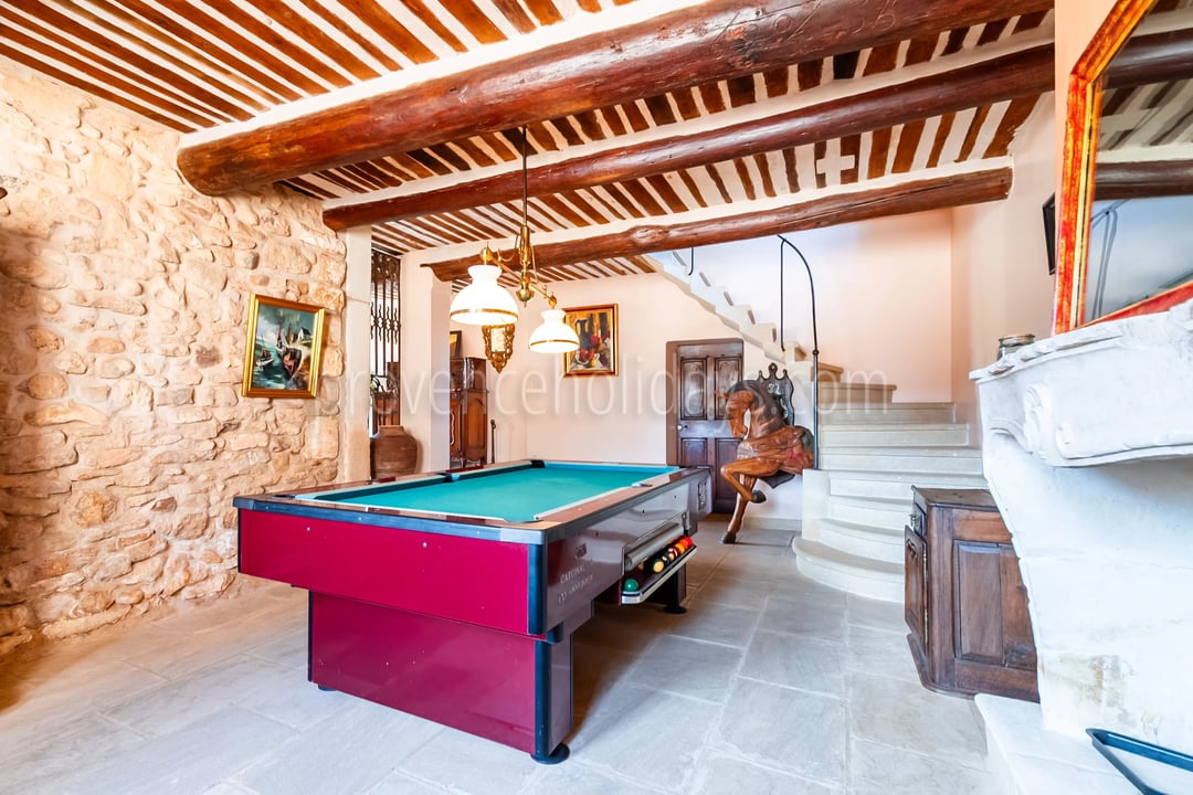 8 - Characterful mas in Bonnieux: Villa: Interior