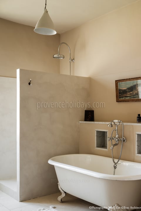 39 - La Bastide du Millénaire: Villa: Bathroom