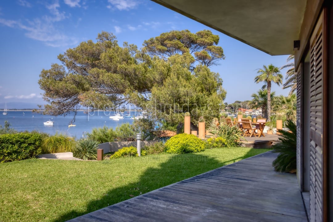 27 - Villa Giens: Villa: Exterior