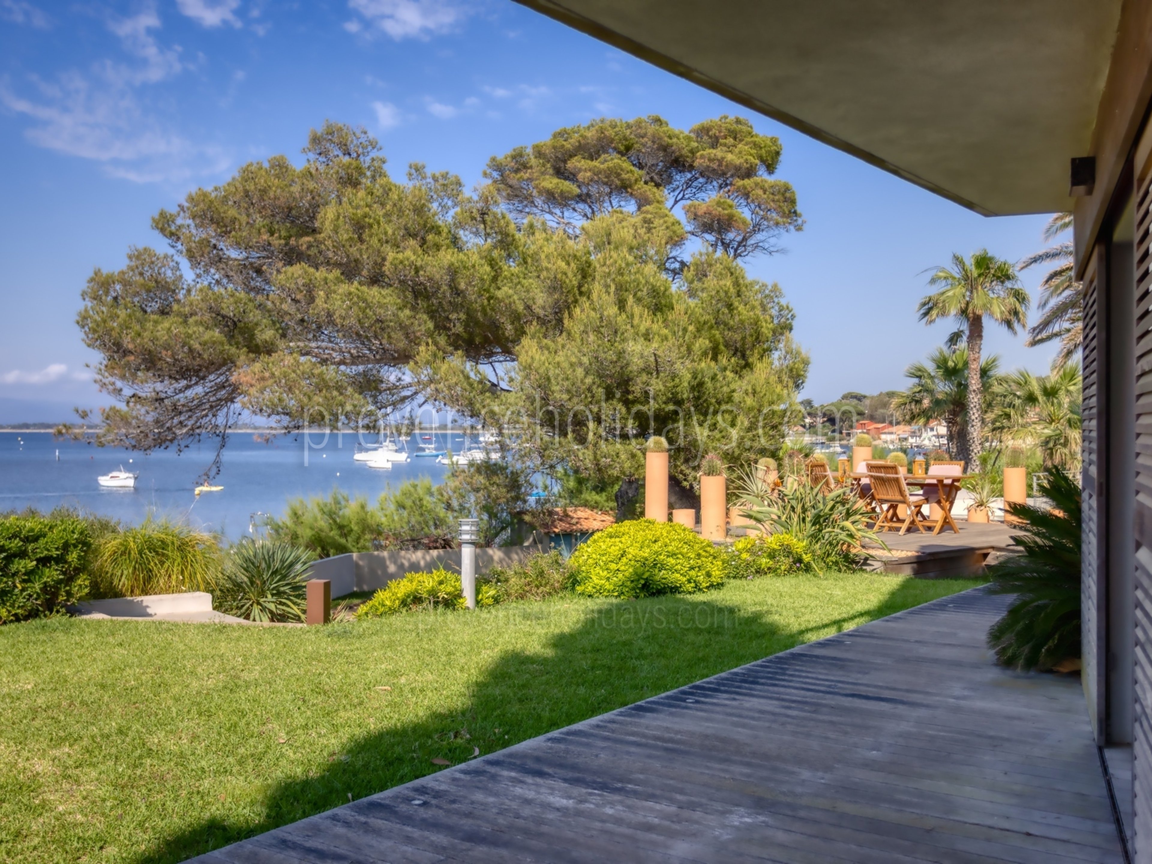 27 - Villa Giens: Villa: Exterior