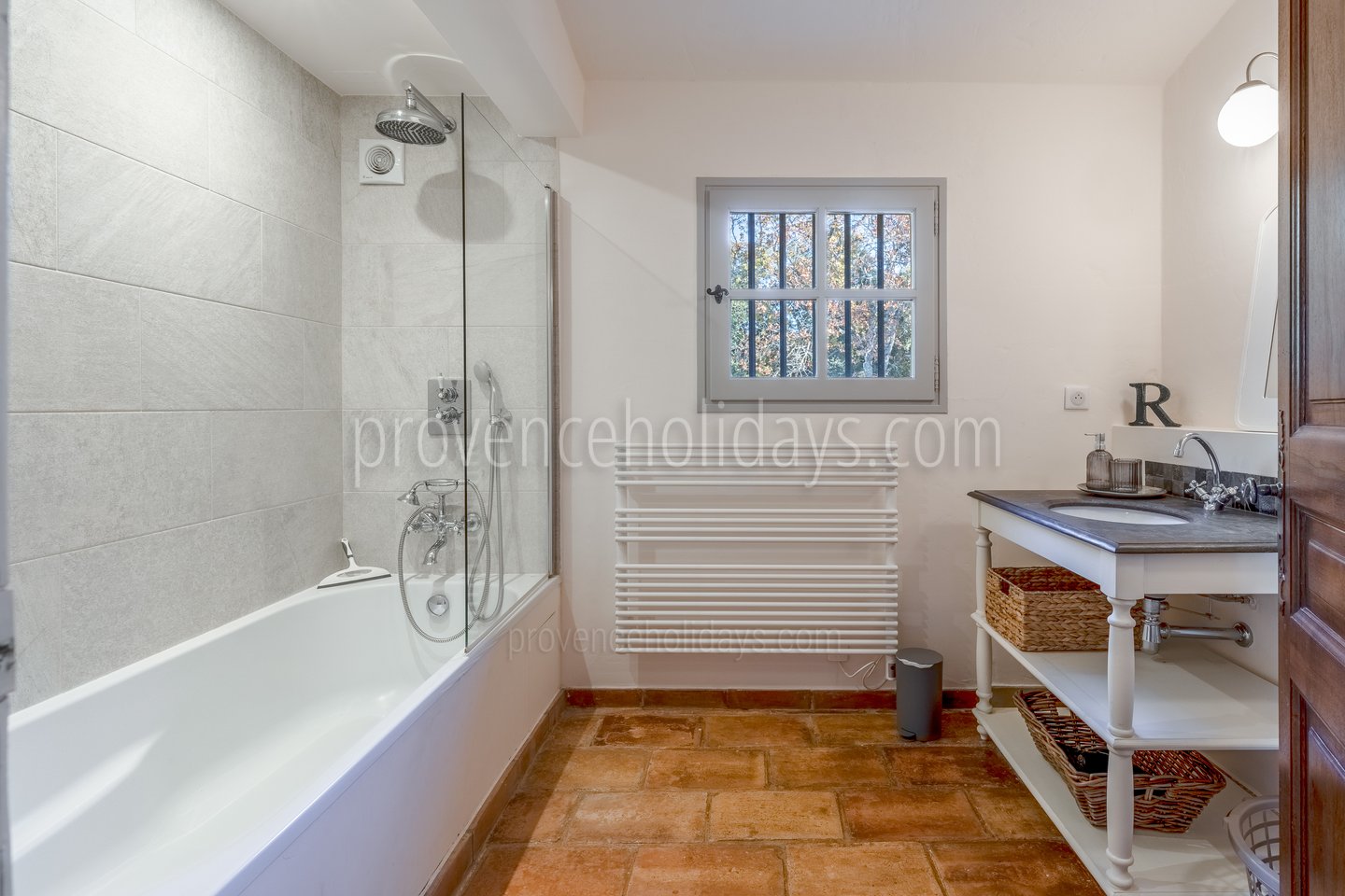 37 - Le Mas des Proles: Villa: Bathroom 2