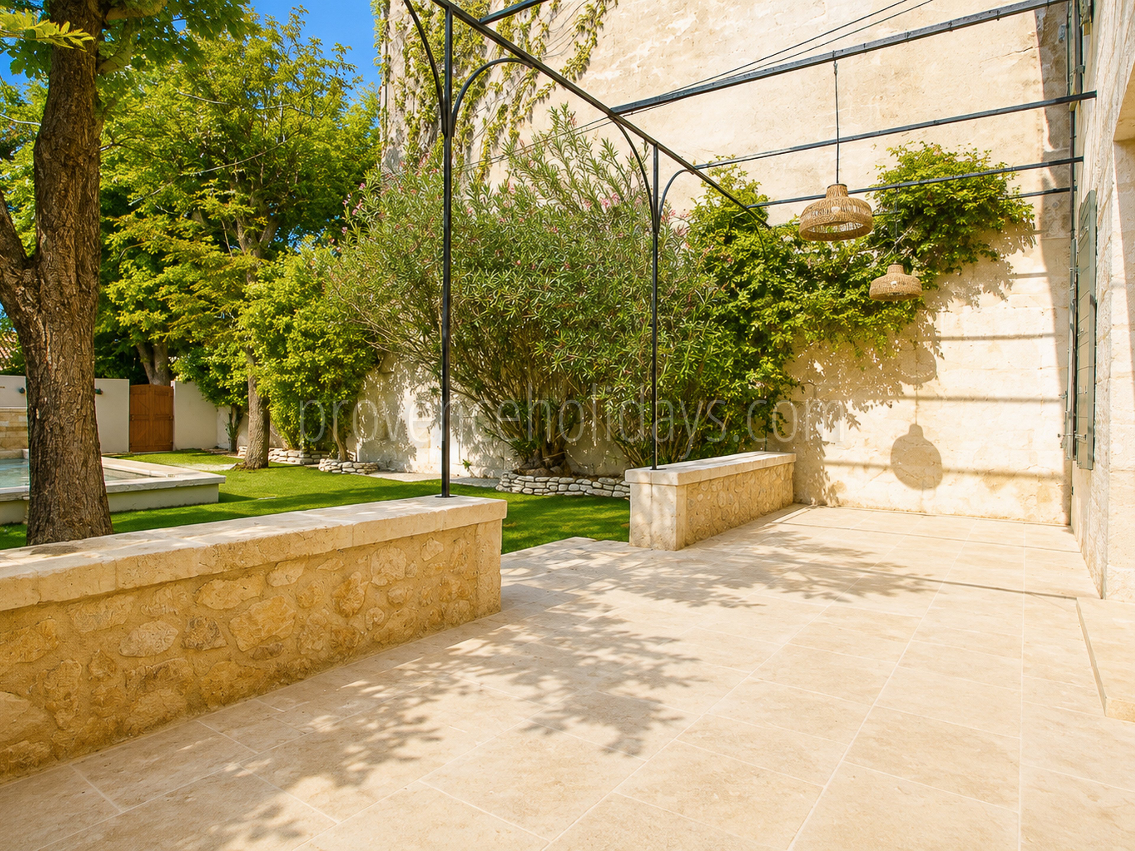 6 - Renoviertes Dorfhaus in Maussane-les-Alpilles: Villa: Exterior
