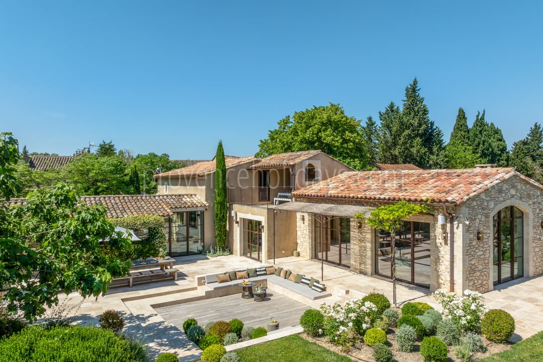 33 - Mas de la Calade: Villa: Exterior