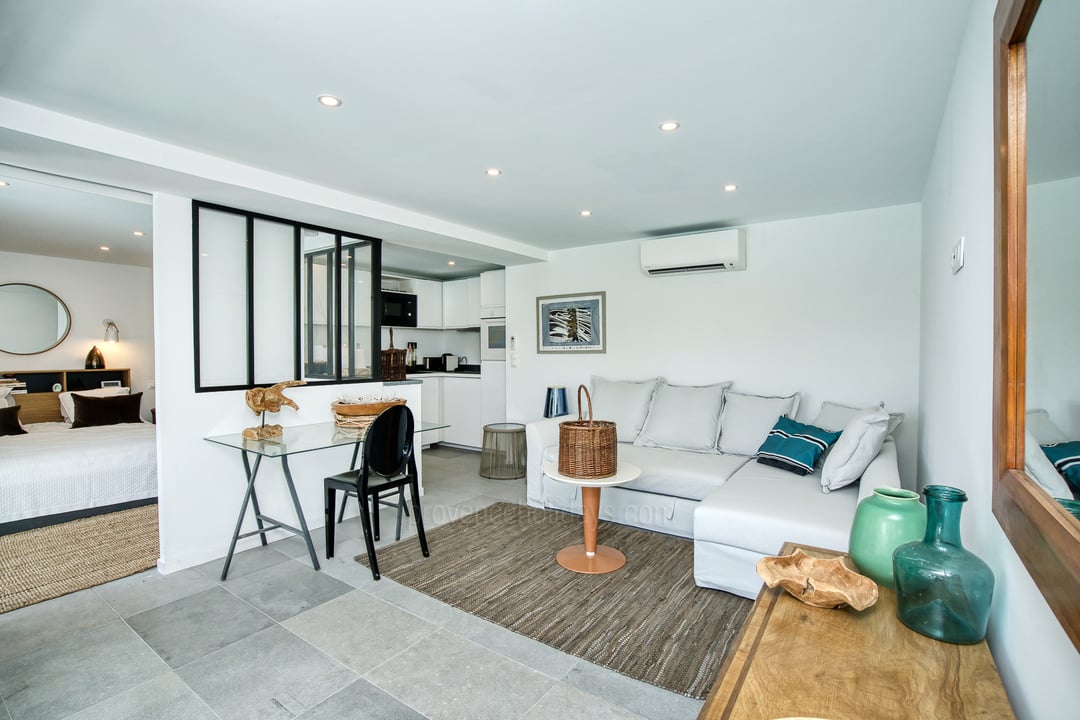 10 - Mistral Serene: Villa: Interior