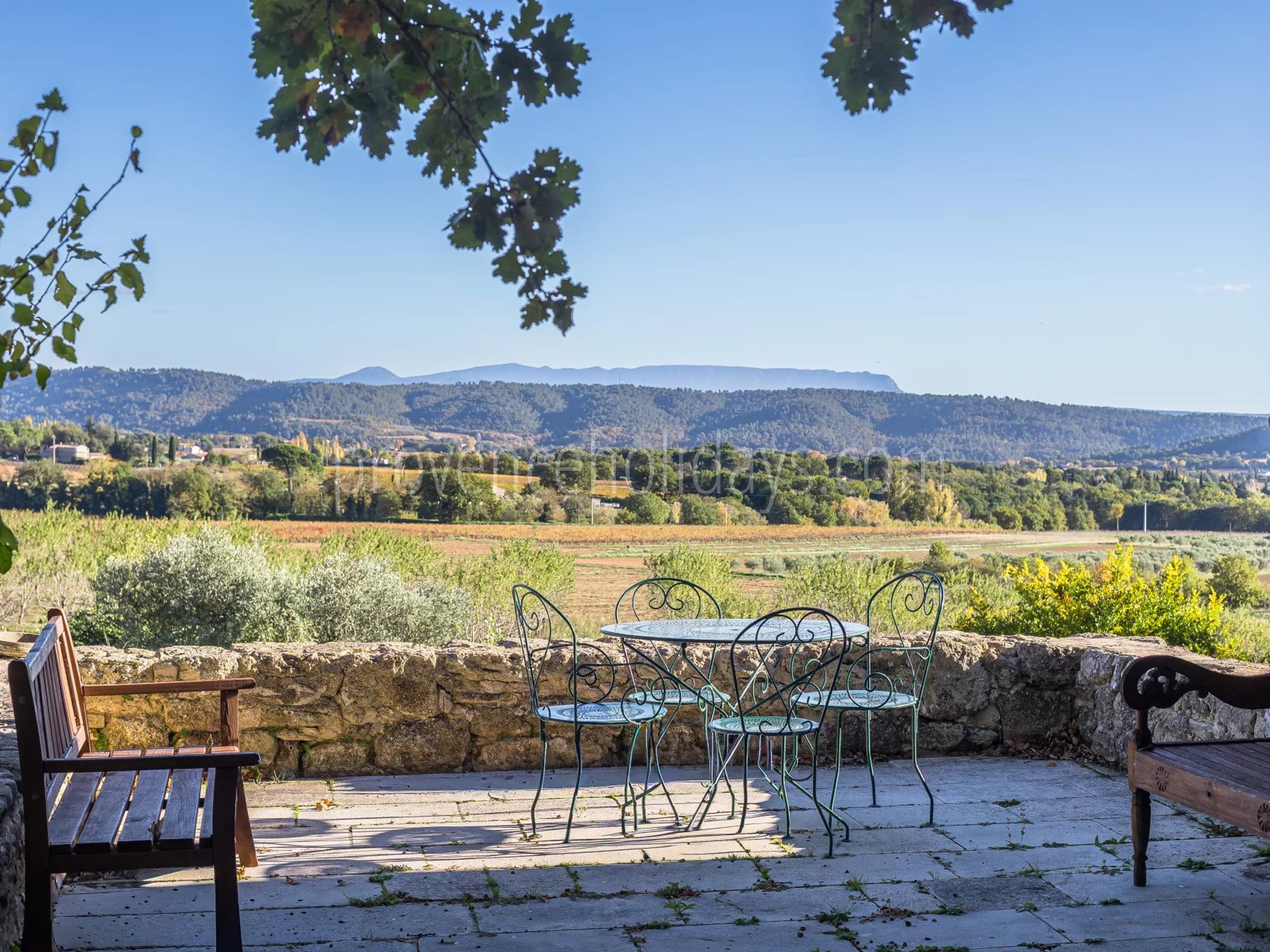2 - Stone property in Cucuron: Villa: Exterior