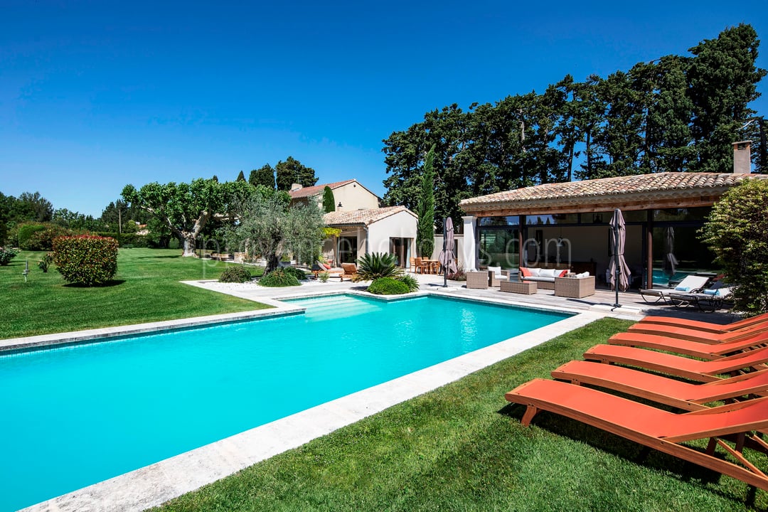 Mas with swimming pool near Saint-Rémy-de-Provence