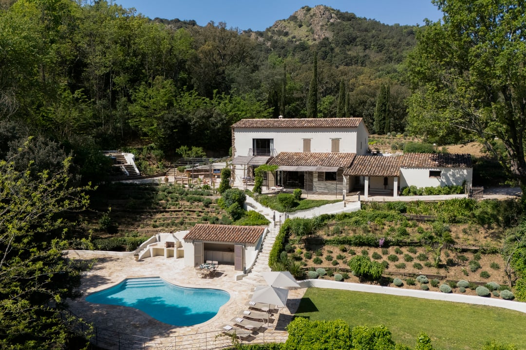 Between hills and sea, a privileged setting at La Garde Freinet