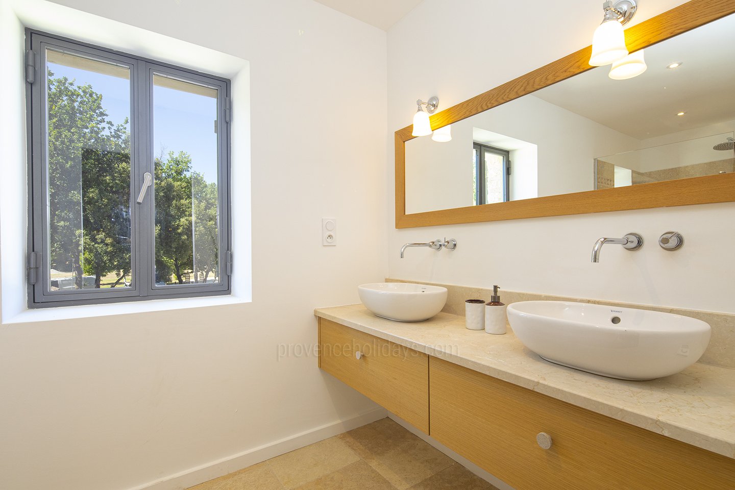 18 - Maison du Carlet: Villa: Bathroom