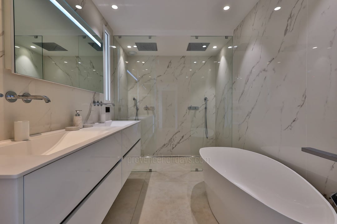 12 - Villa Clairazur: Villa: Bathroom
