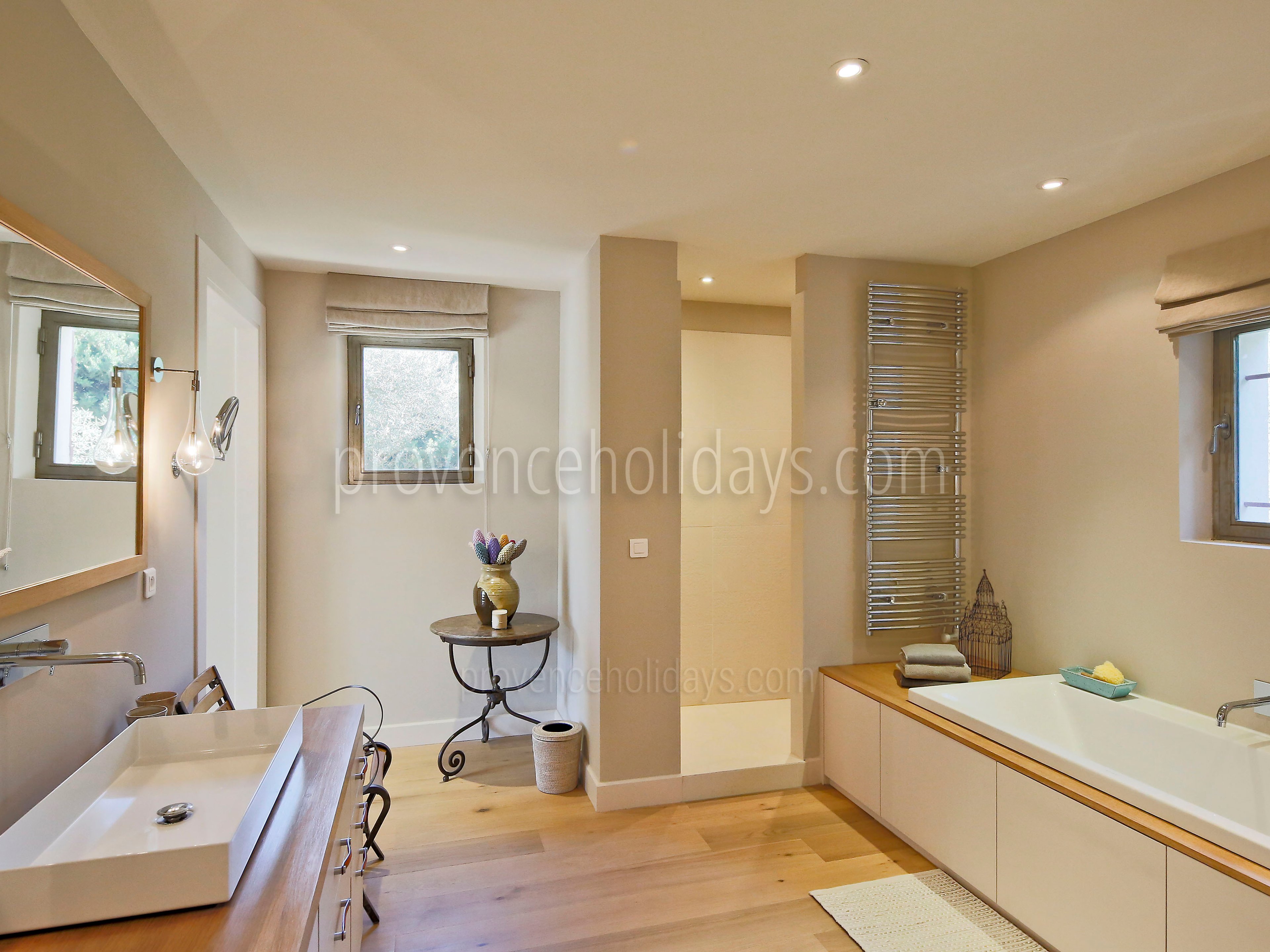 37 - Mas des Alpilles: Villa: Bathroom