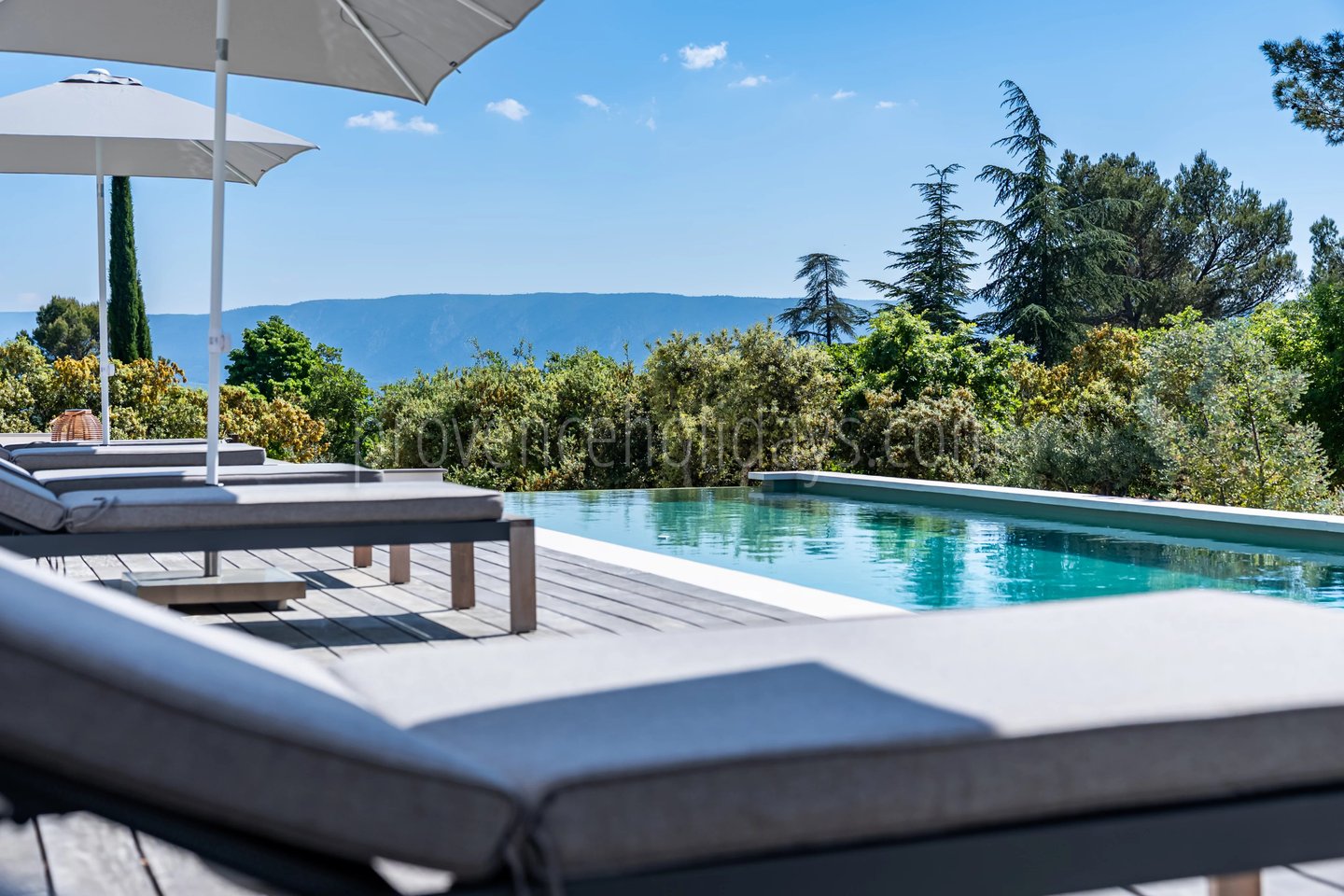 7 - Villa with pool in Gordes: Villa: Pool