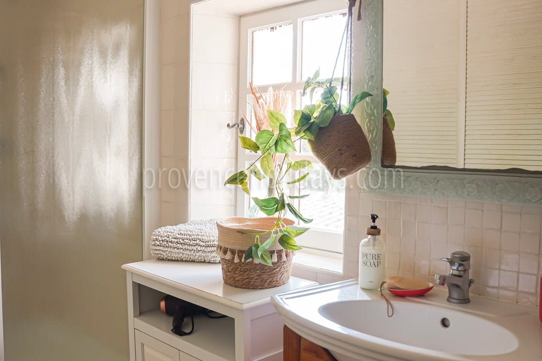 42 - Le Mas Chopin: Villa: Bathroom
