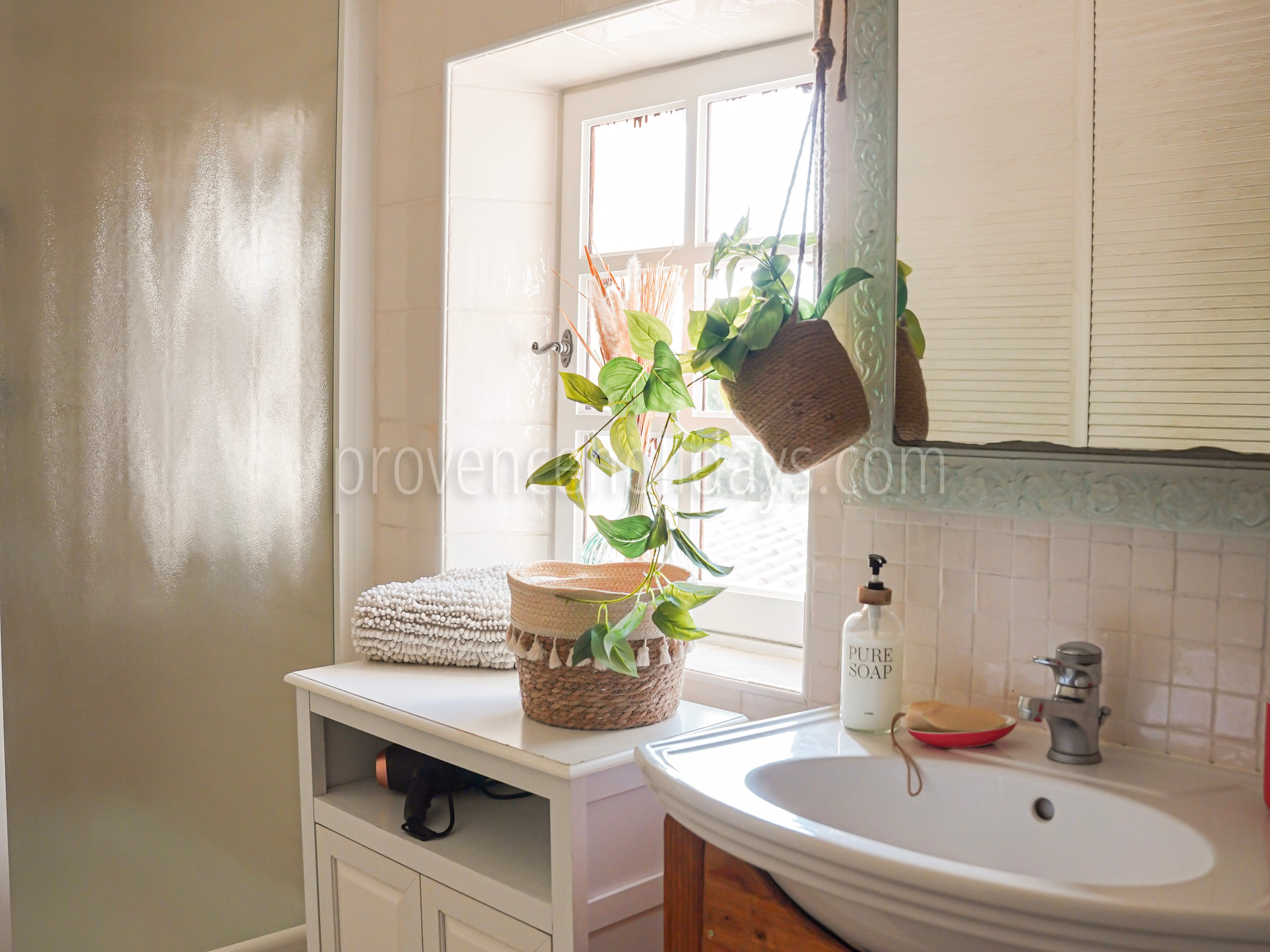 42 - Le Mas Chopin: Villa: Bathroom