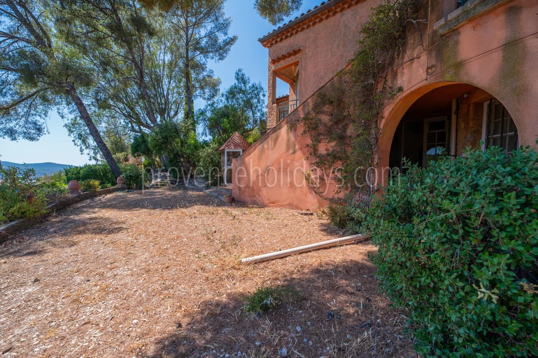 20 - Villa to renovate in Lavandou: Villa: Exterior