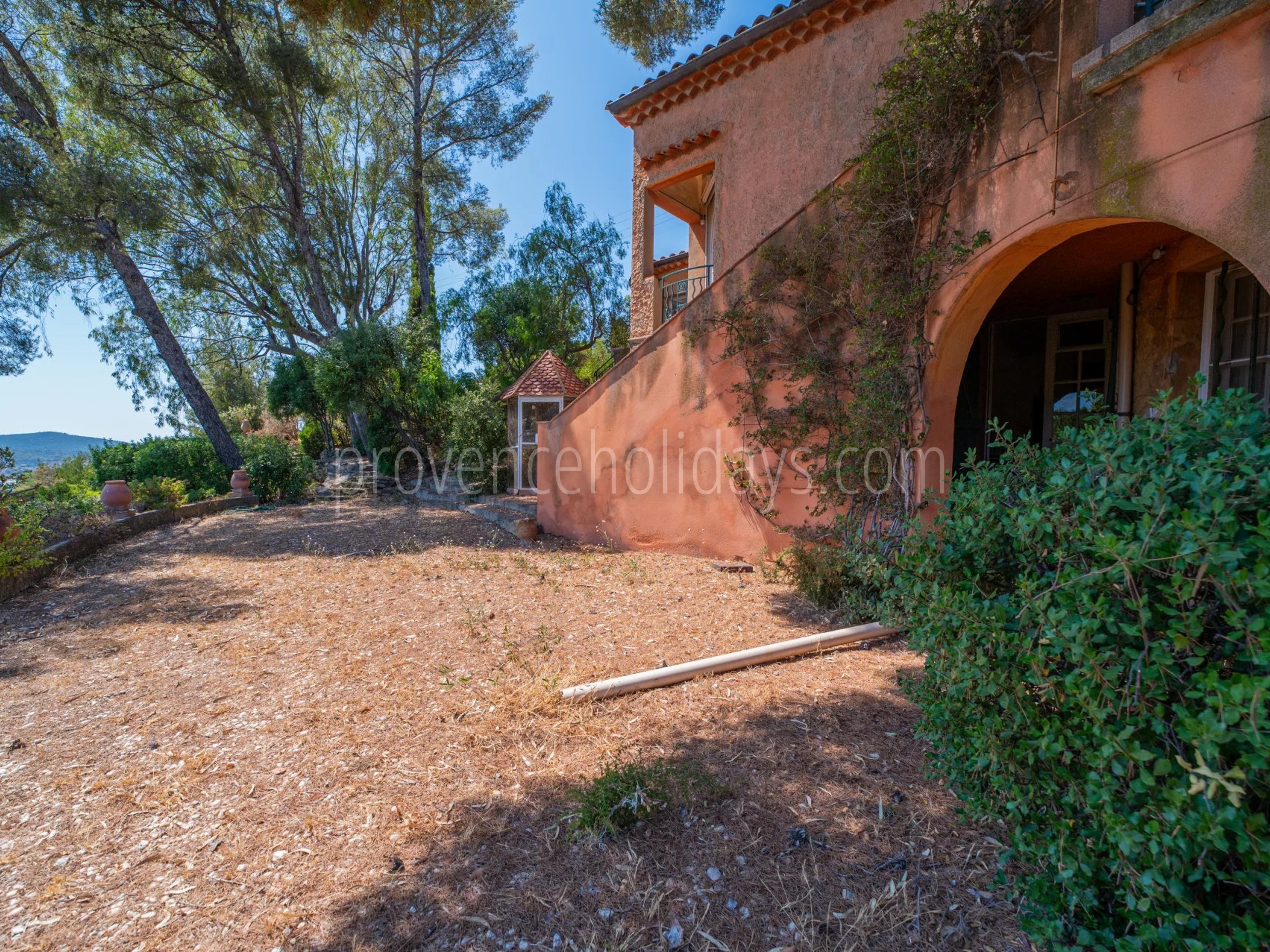 20 - Villa to renovate in Lavandou: Villa: Exterior