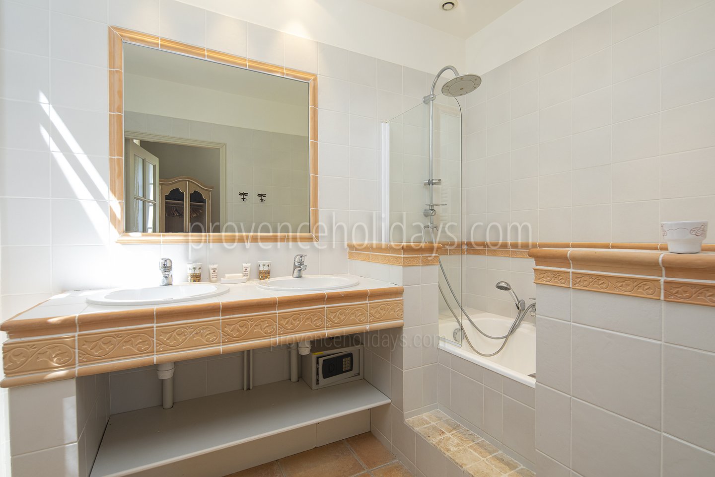 34 - Bastide Lacoste: Villa: Bathroom