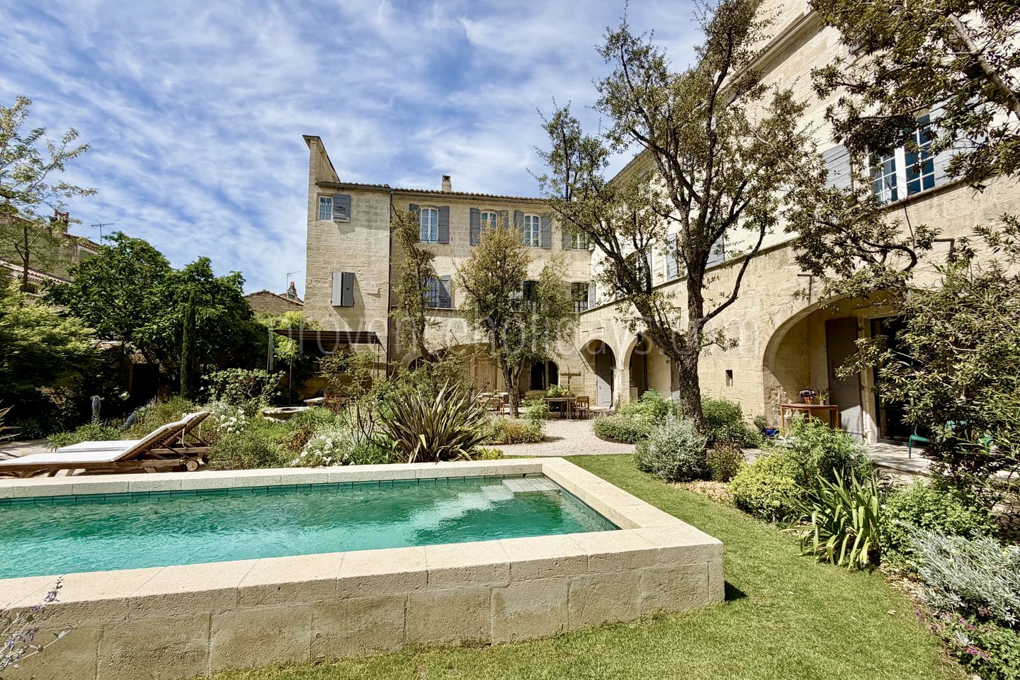 13 - Restored residence in Saint-Rémy-de-Provence: Villa: Exterior