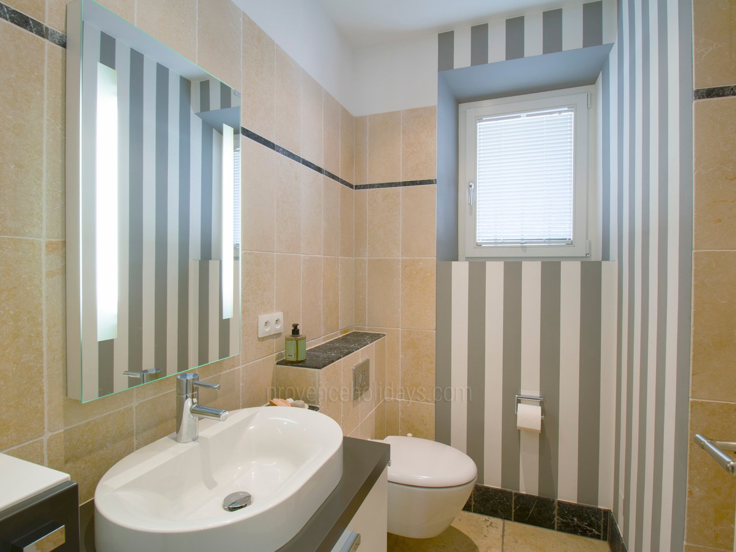 5 - Mas Grandchamp: Villa: Bathroom