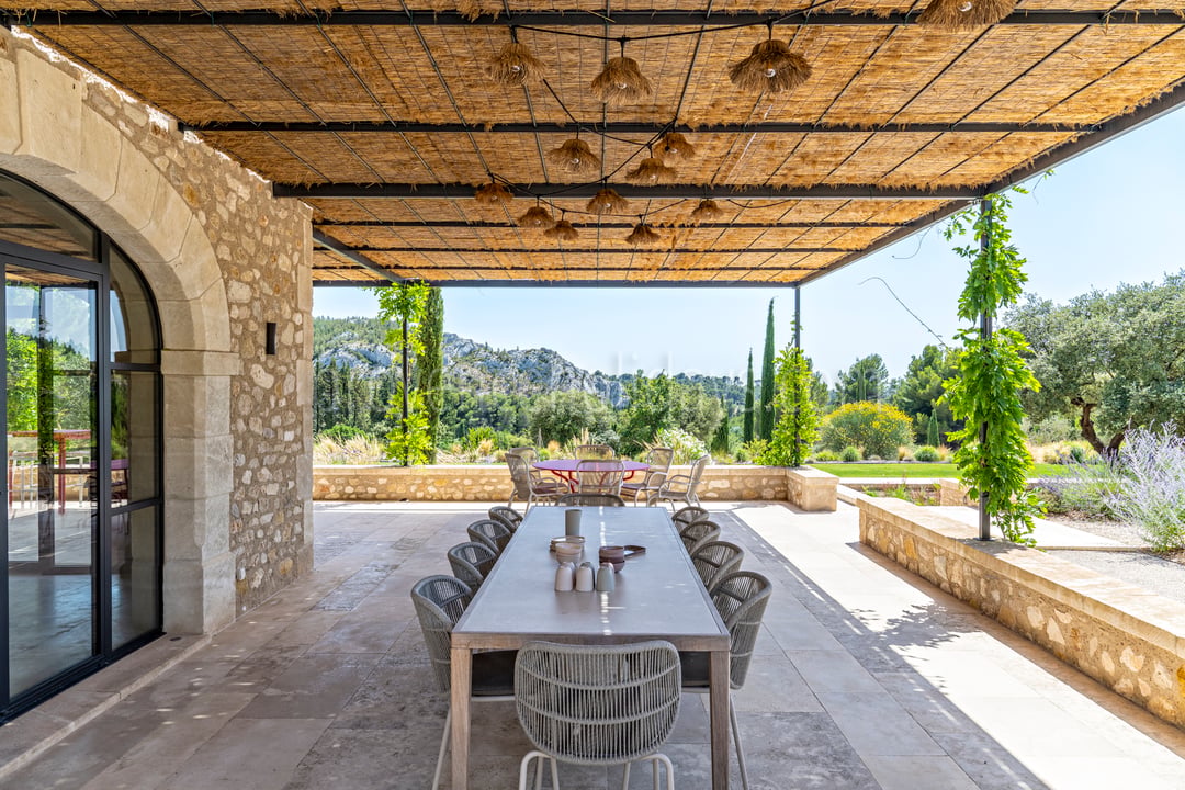 174 - Le Loup des Alpilles: Villa: Exterior