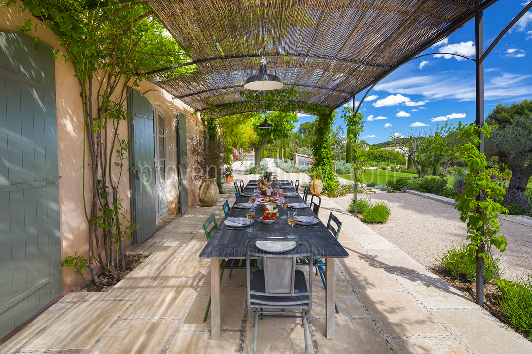 6 - Mas des Cyprès: Villa: Exterior