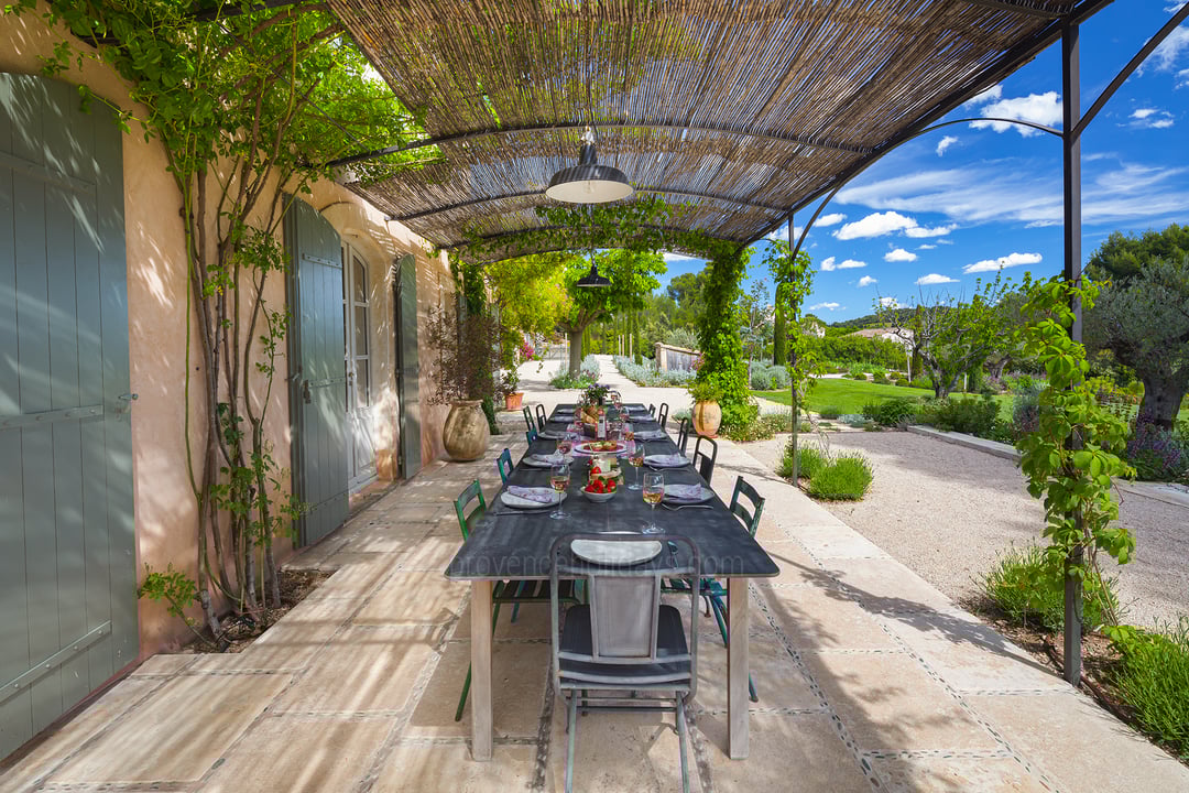 5 - Mas des Cyprès: Villa: Exterior