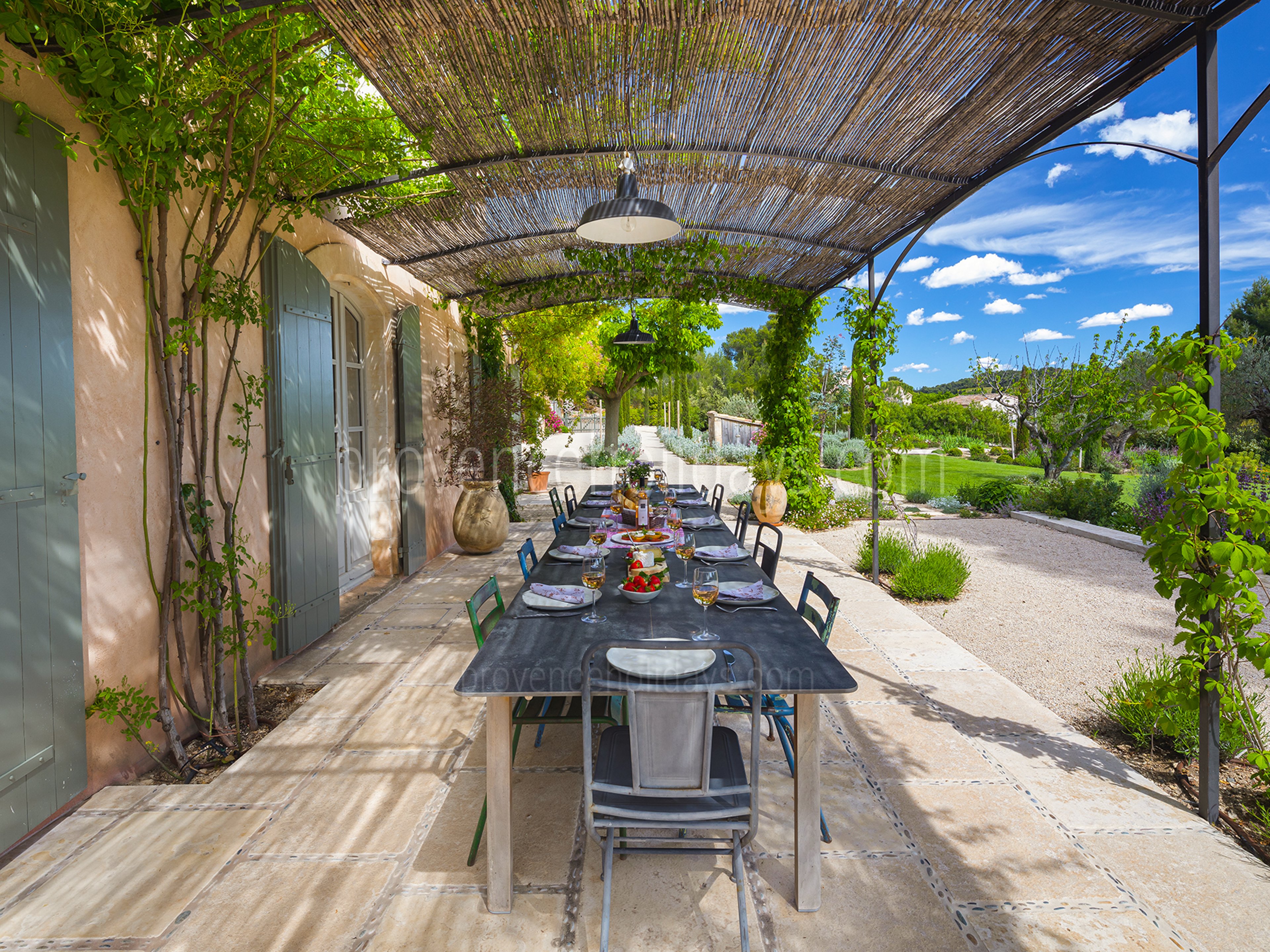 6 - Mas des Cyprès: Villa: Exterior