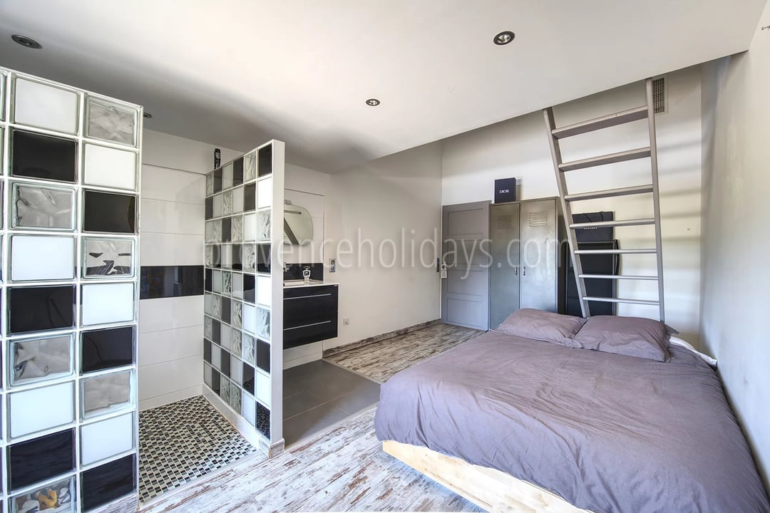 35 - House with pool house in Eyguières: Villa: Bedroom