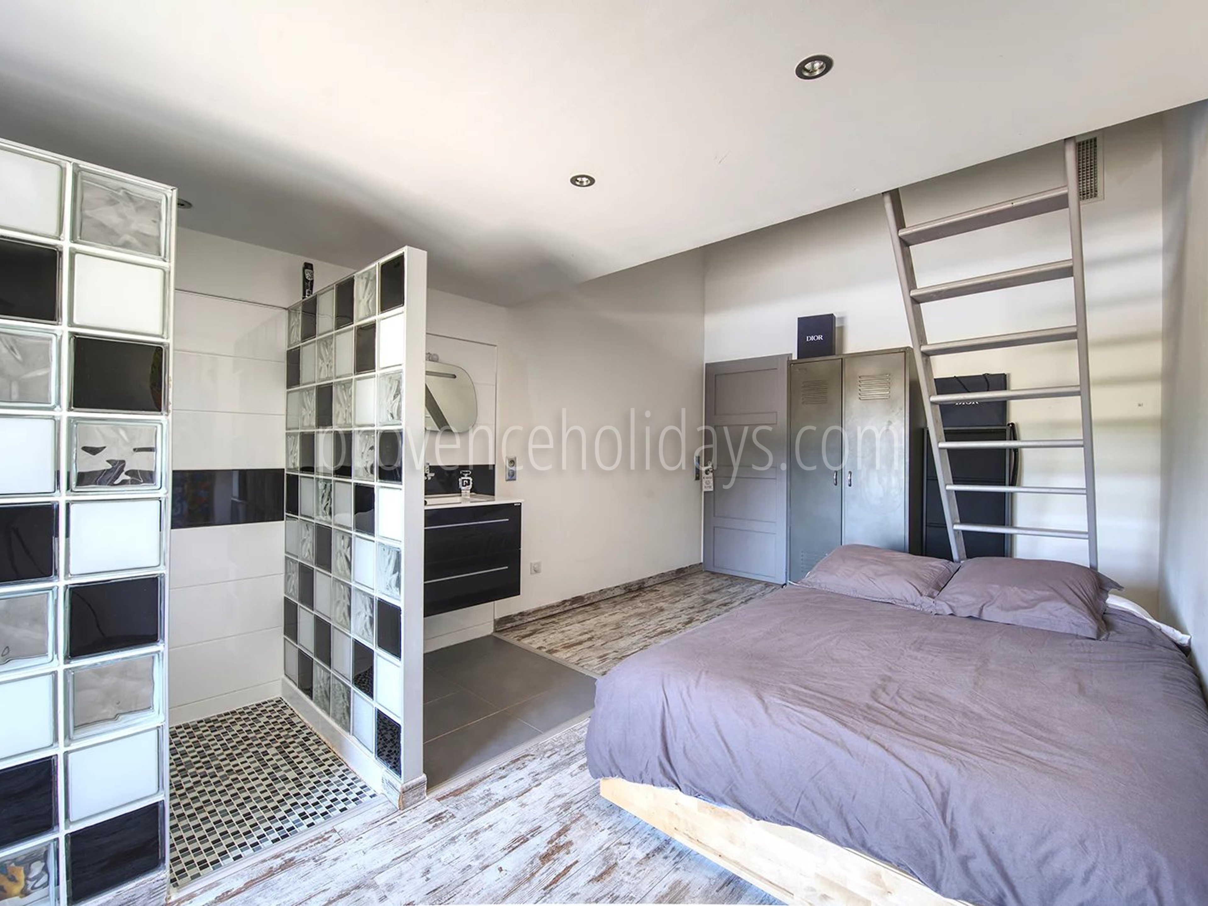 35 - House with pool house in Eyguières: Villa: Bedroom